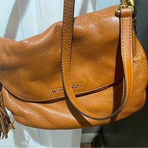 Michael kors crossbody. Good condition only a small pink saint inside the bag.